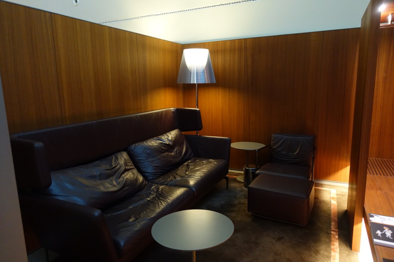 Review-Qatar Al Mourjan Business Class Lounge Doha-Relaxation Room Sofa