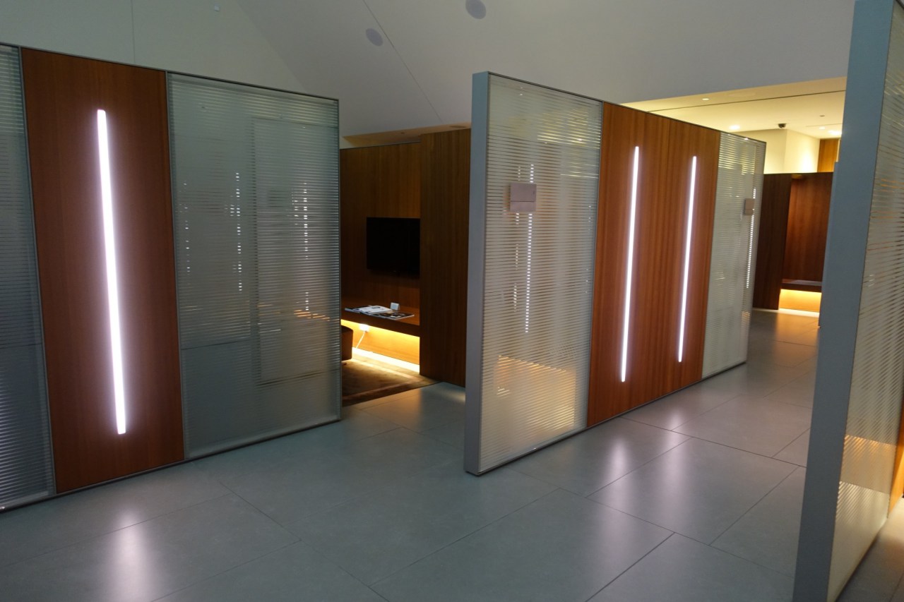 Review-Qatar Al Mourjan Business Class Lounge Doha-Relaxation Room