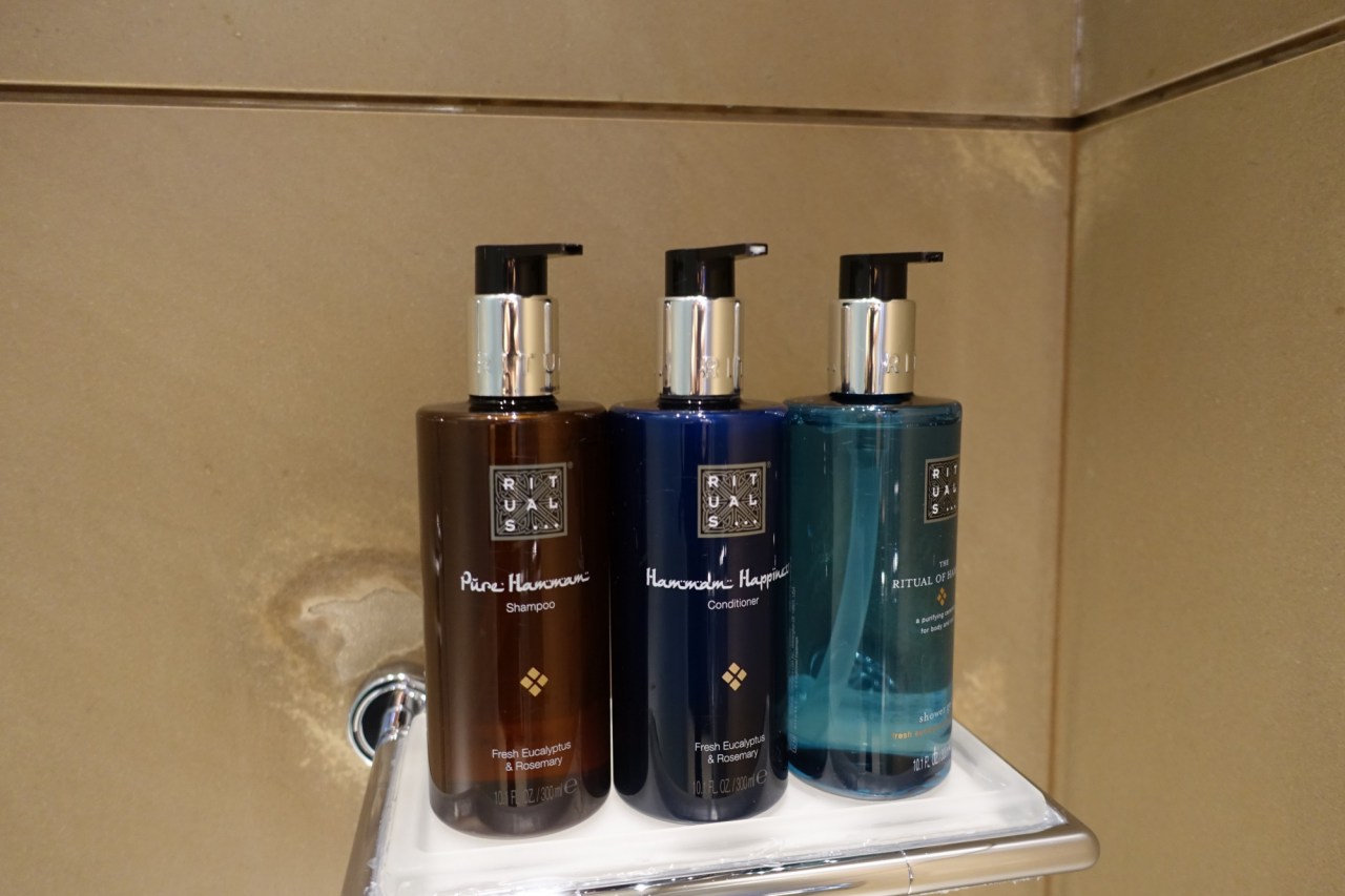 Review-Qatar Al Mourjan Business Class Lounge Doha-Shower Room-Ritual Bath Products