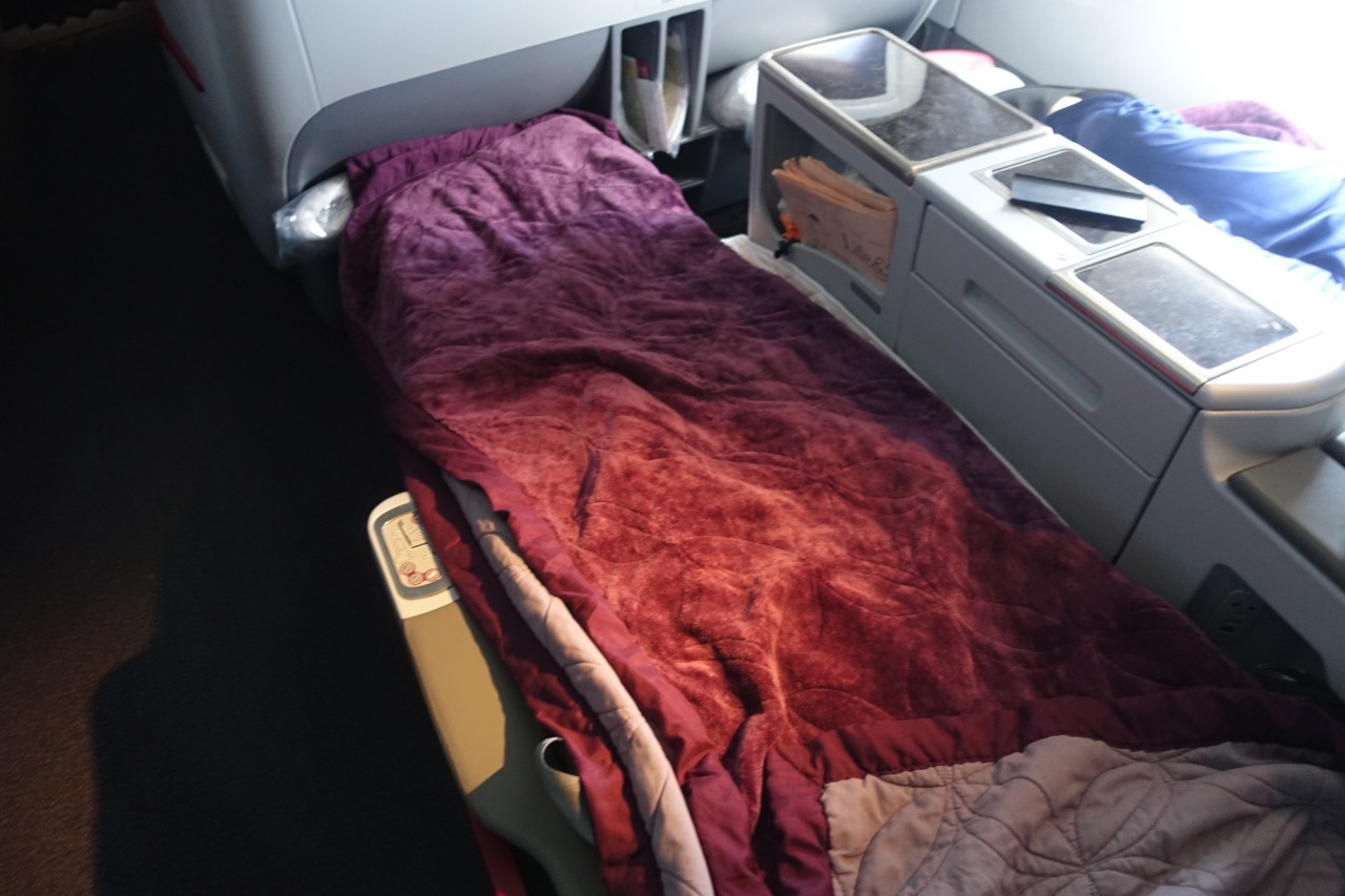 Qatar Business Class Bed Review, 777-300ER