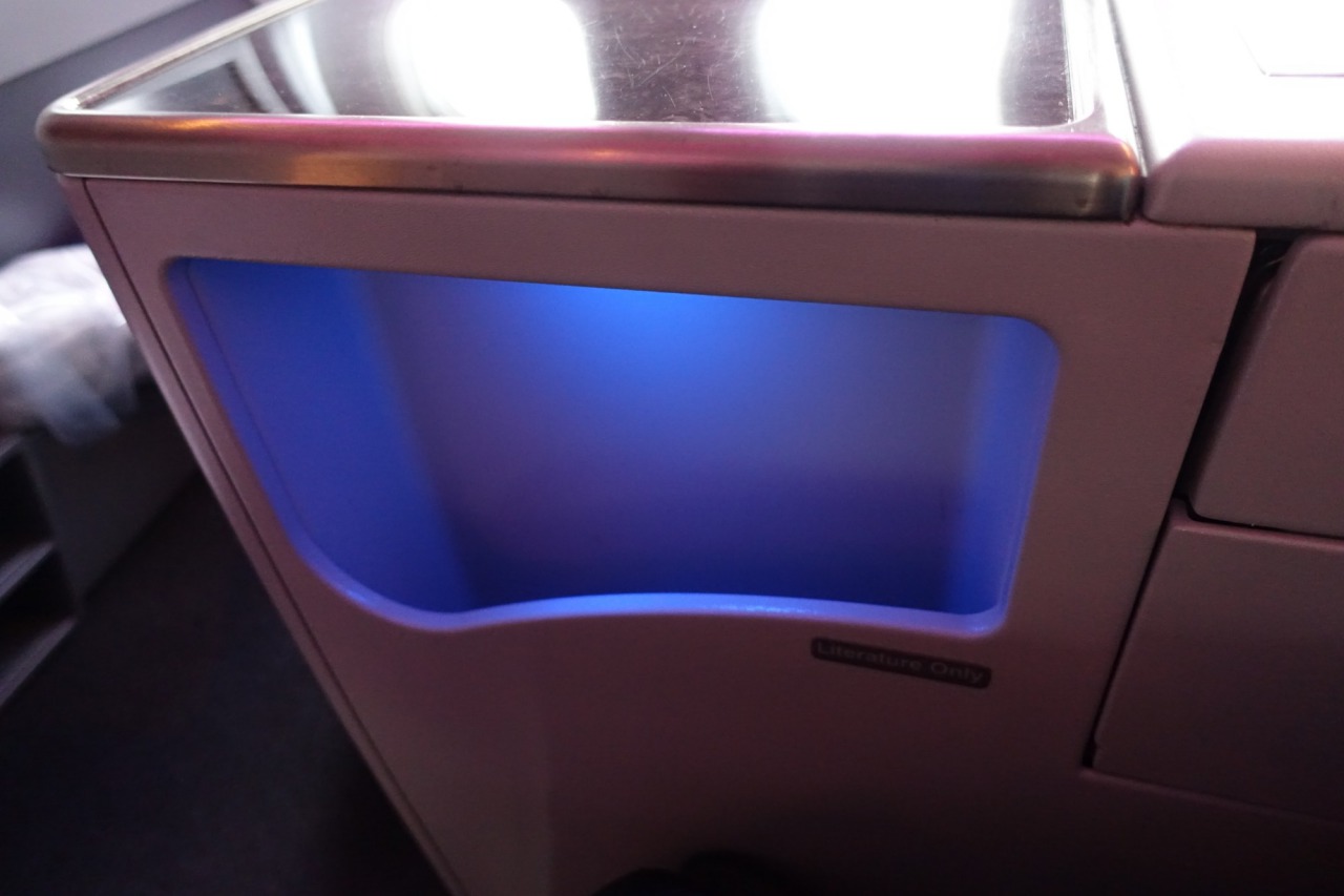 Small Item Storage, Qatar Business Class Review