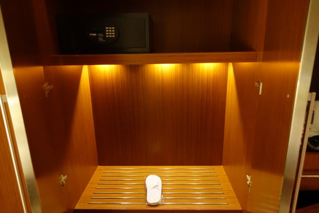 Oryx Doha Airport Hotel Review: Slippers