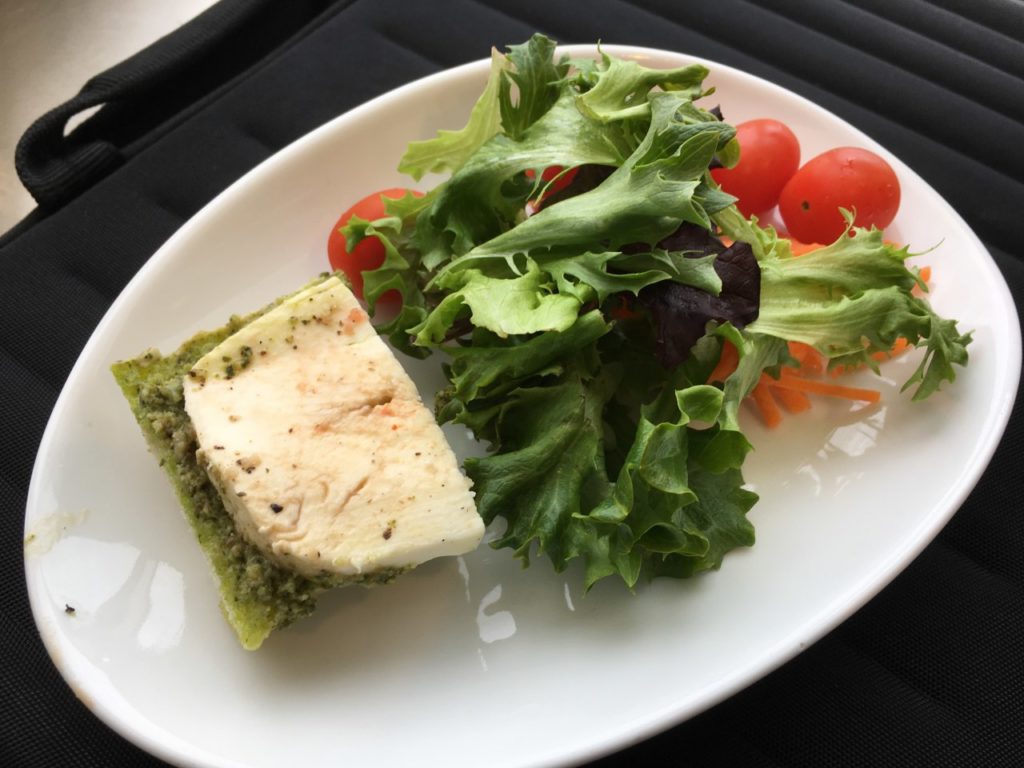 The Club at ATL Review: Salad and Chicken Pesto Sandwich