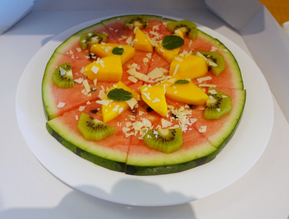 Mandarin Oriental Tokyo Kid's Welcome Amenity: Fruit Pizza