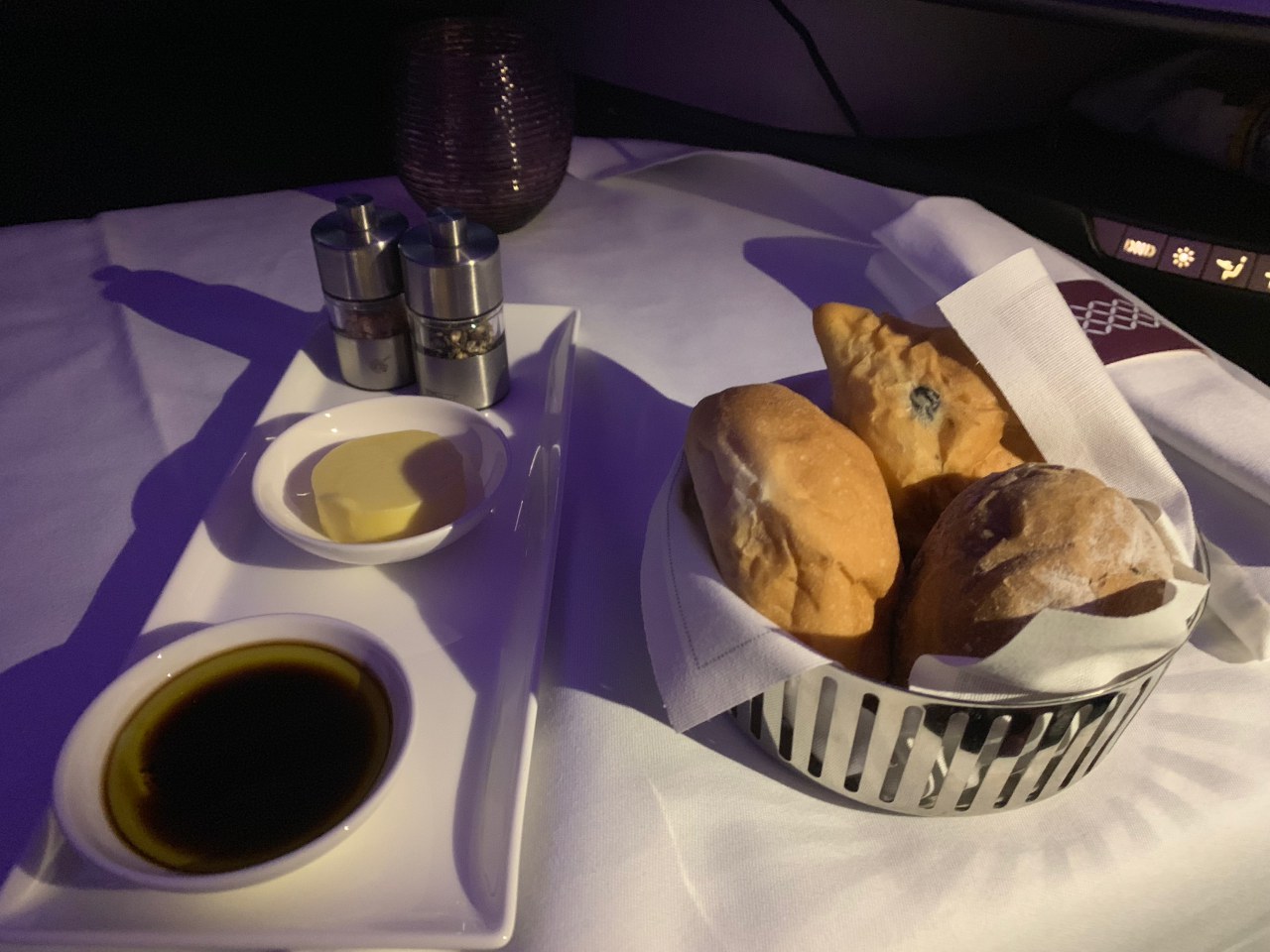 Qatar QSuites Review, A350-900: Bread Basket