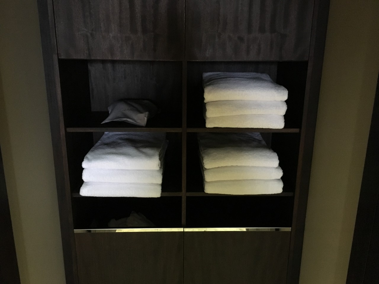 Towels, Velaa Lounge, Male Airport Review