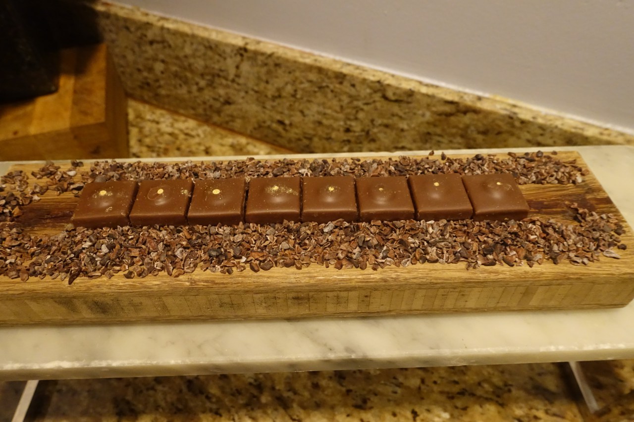 Chocolates, Club Lounge