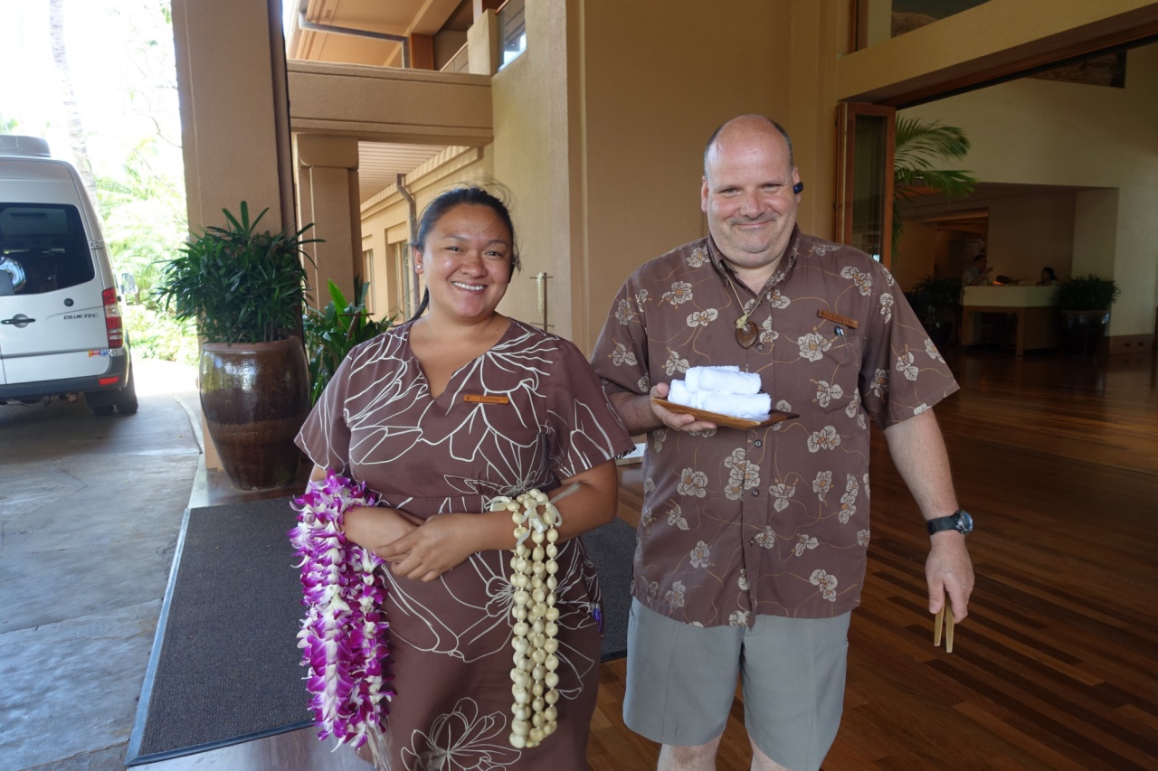 Four Seasons Lanai Review-Leis and Oshibori Towels