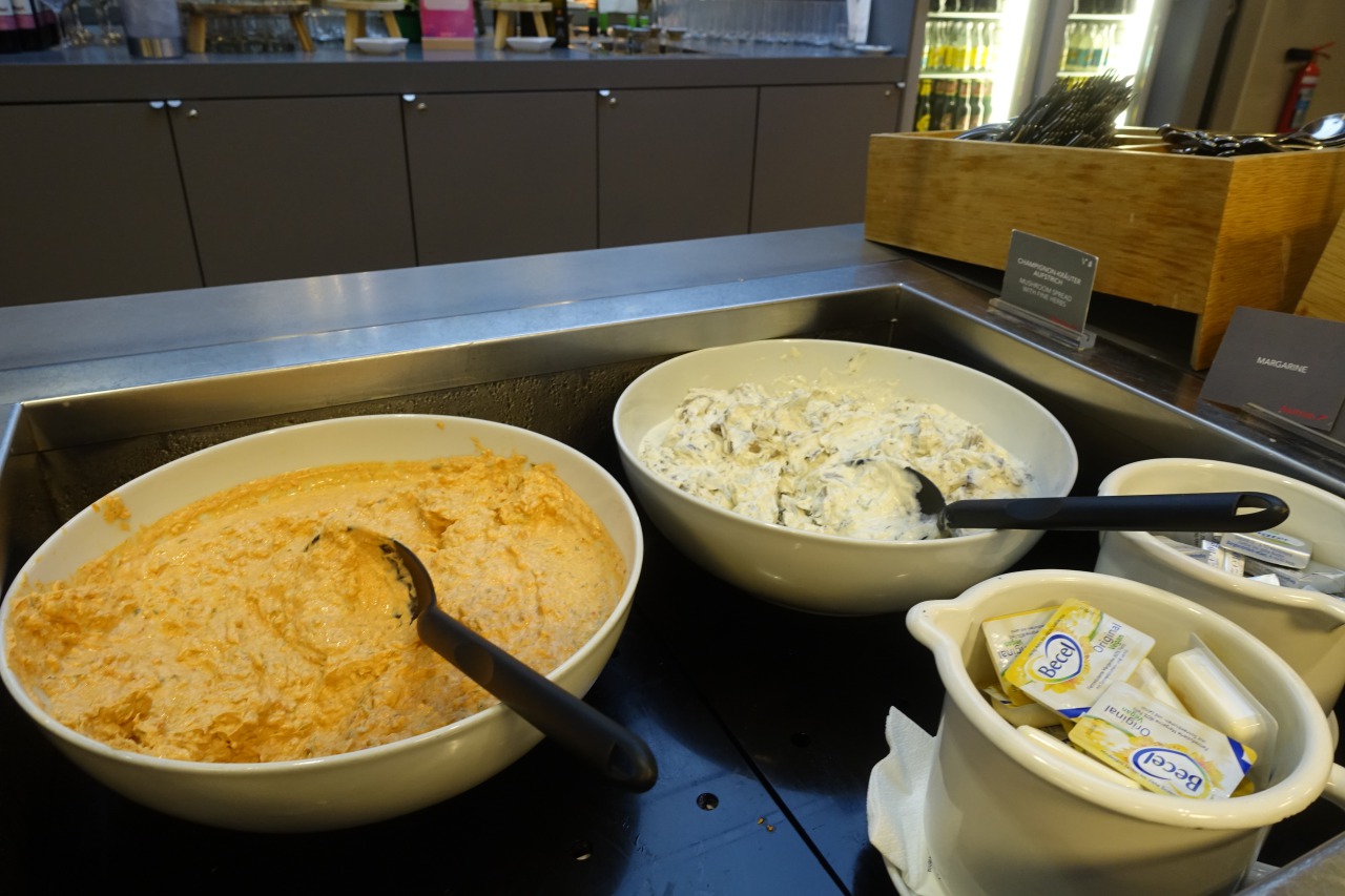 Hummus and Mushroom with Fine Herbs Spreads, Austrian Business Lounge Vienna Airport Review