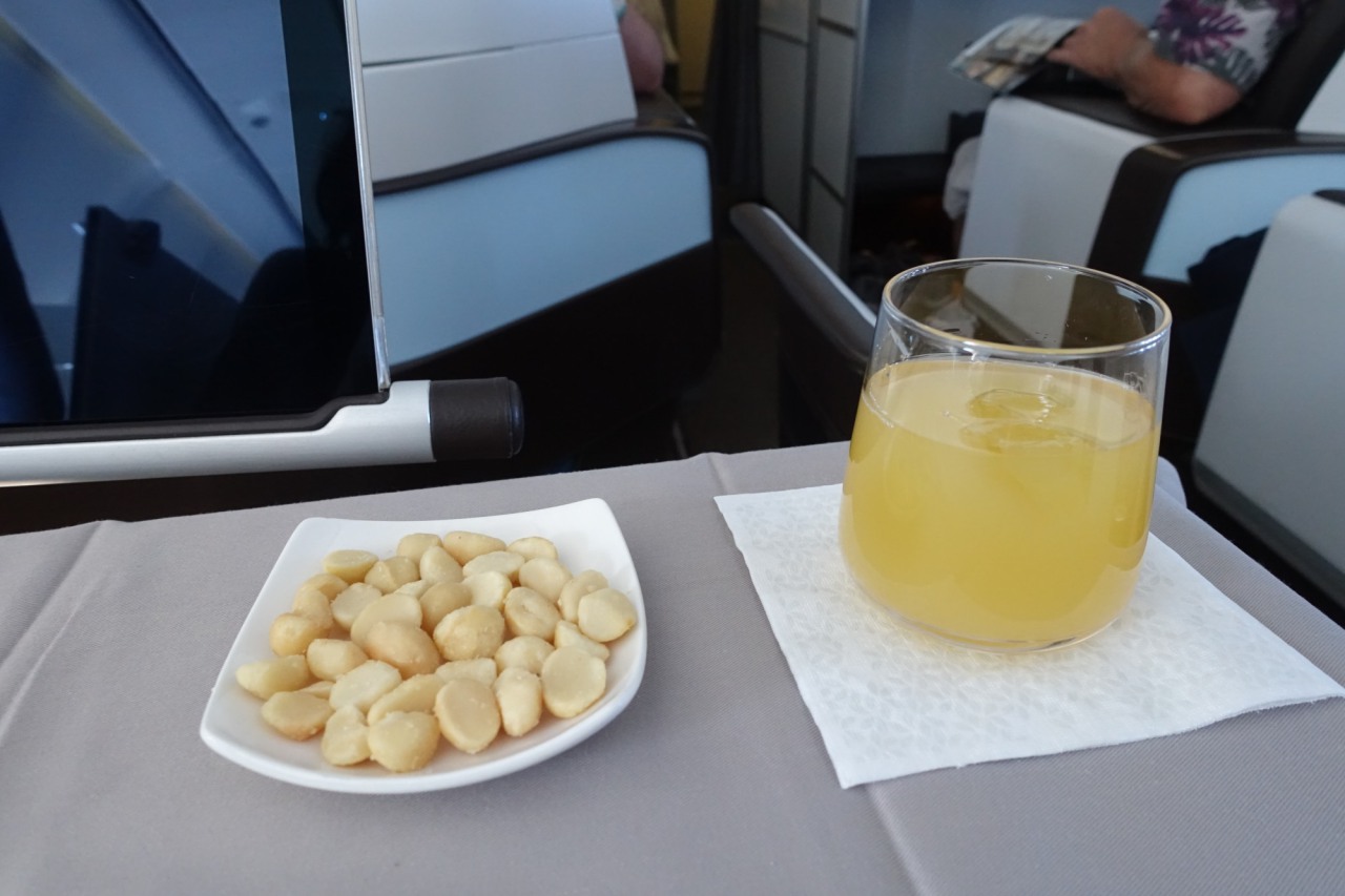 Hawaiian Airlines First Class Review: Mauna Loa Macadamia Nuts and Pre-Dinner Drink