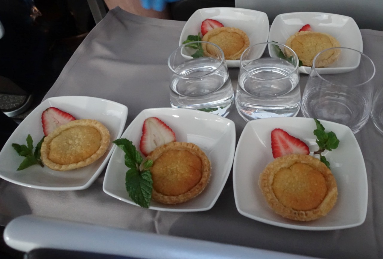 Hawaiian Pie Company Mini Orange Cream Pies, Hawaiian Airlines First Class Review