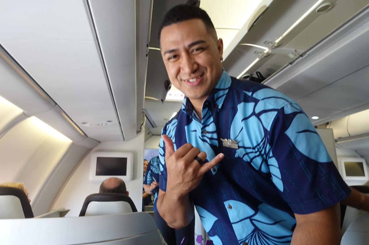 Hawaiian Airlines A330 First Class Review: Smiling Cabin Crew