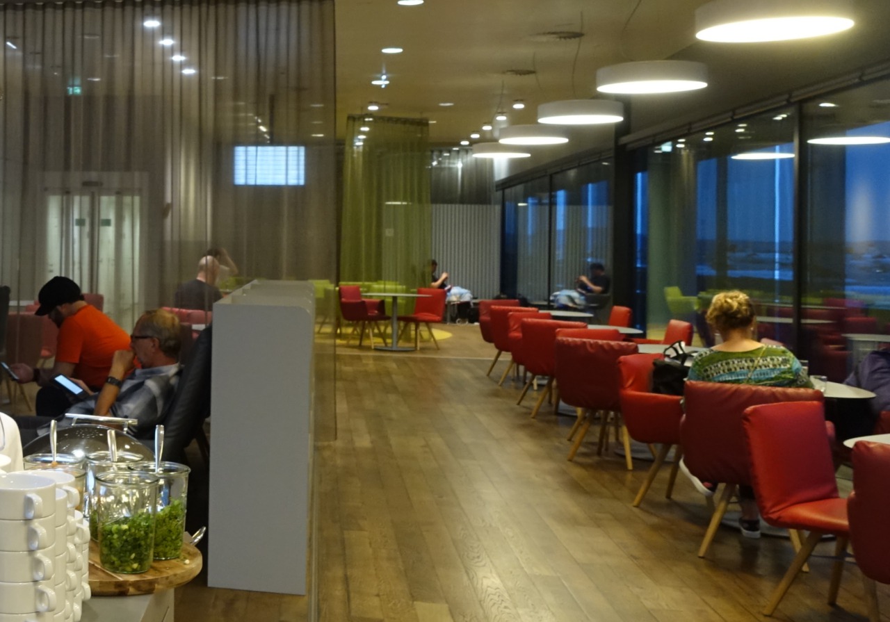 Austrian Business Class Lounge Vienna Review