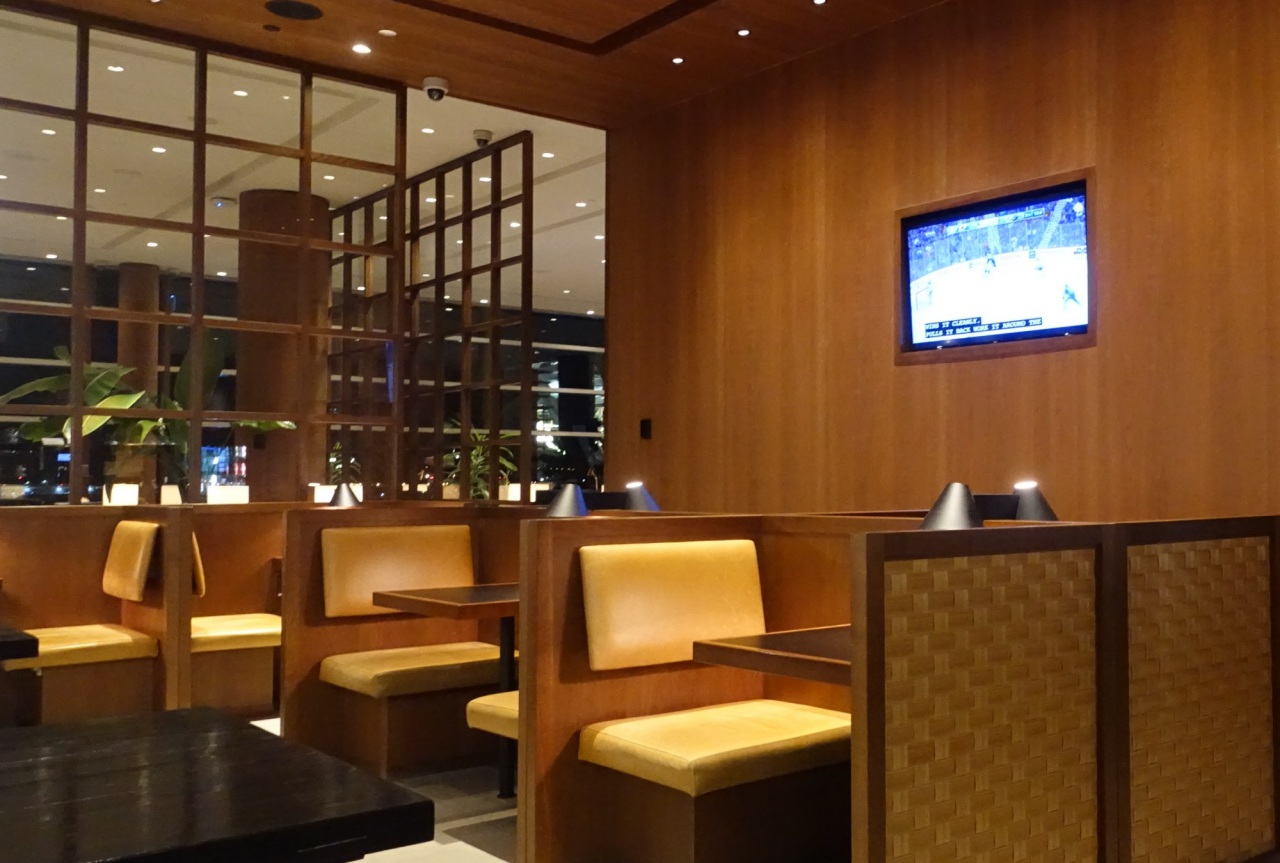 Seating, The Noodle Bar, Cathay Pacific Vancouver Lounge Review