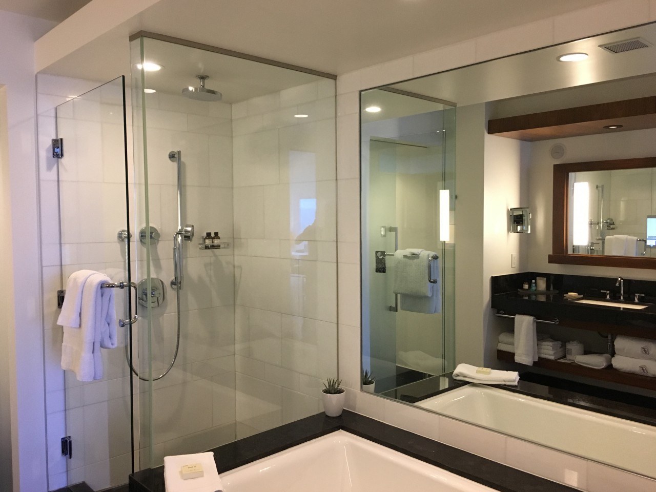 Fairmont Gold Bathroom, Fairmont Pacific Rim Review