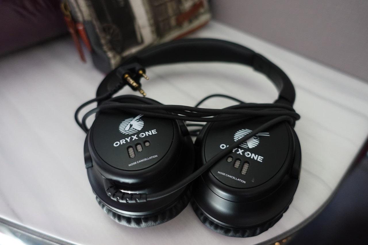 Qatar Qsuites Review: Oryx One Noise Cancelling Headphones