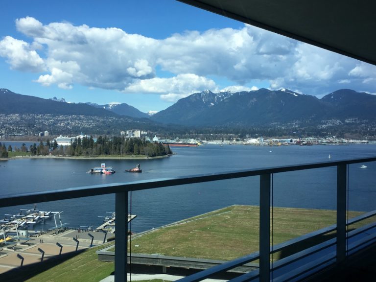 Review-Fairmont Pacific Rim Vancouver Gold Floor Lounge