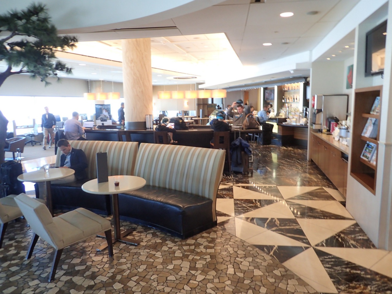Lounge Review: American Airlines Admirals Club SFO