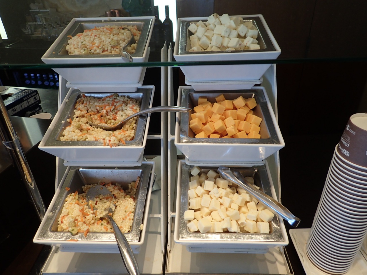 Cheese Cubes, American Admirals Club SFO Lounge Review