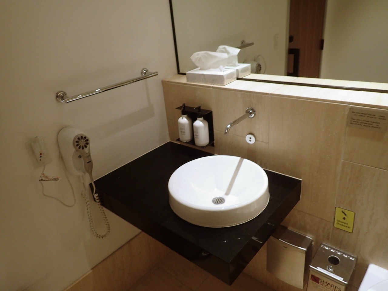 Review: Oneworld Business Lounge LAX TBIT: Shower Room SInk