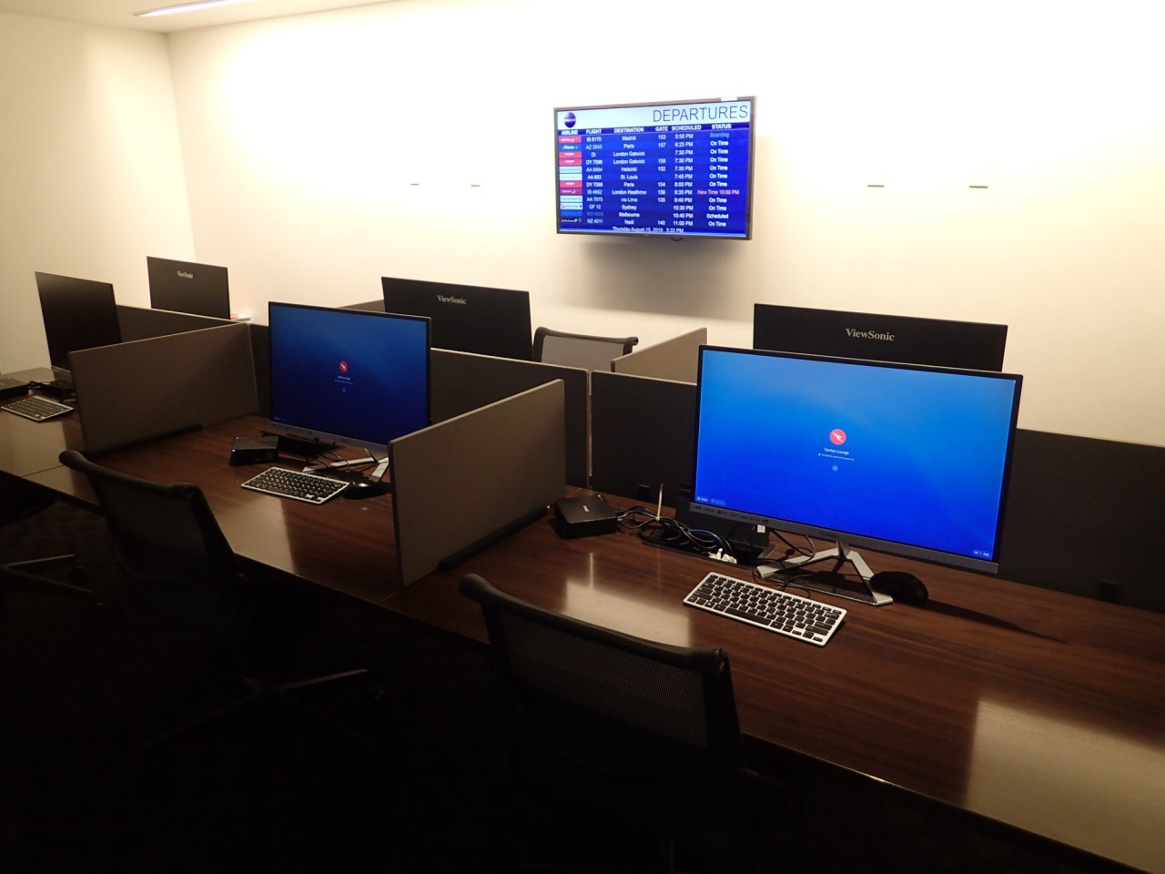 Oneworld Business Class Lounge LAX Business Center Computer