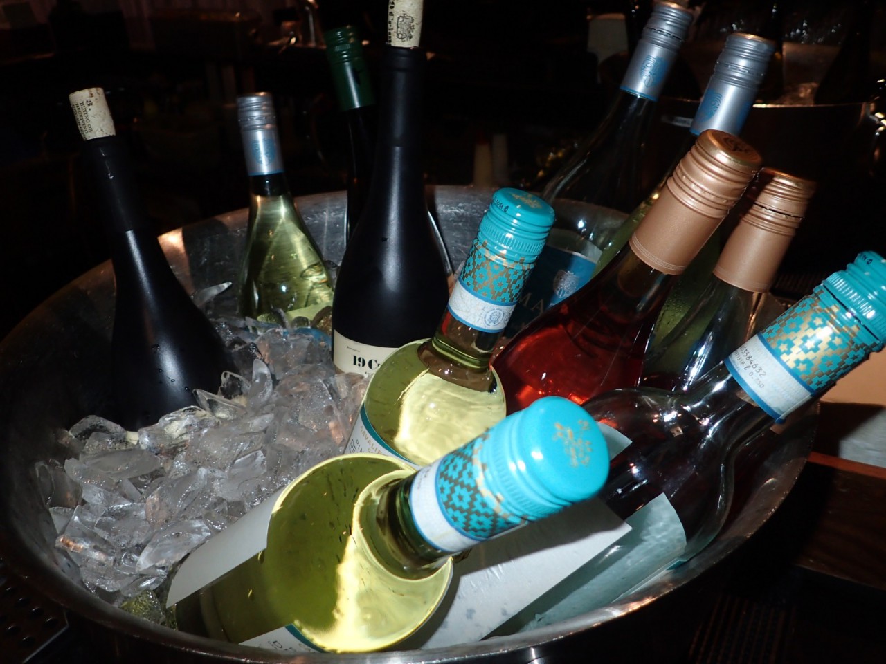 Oneworld LAX Lounge TBIT: White Wines