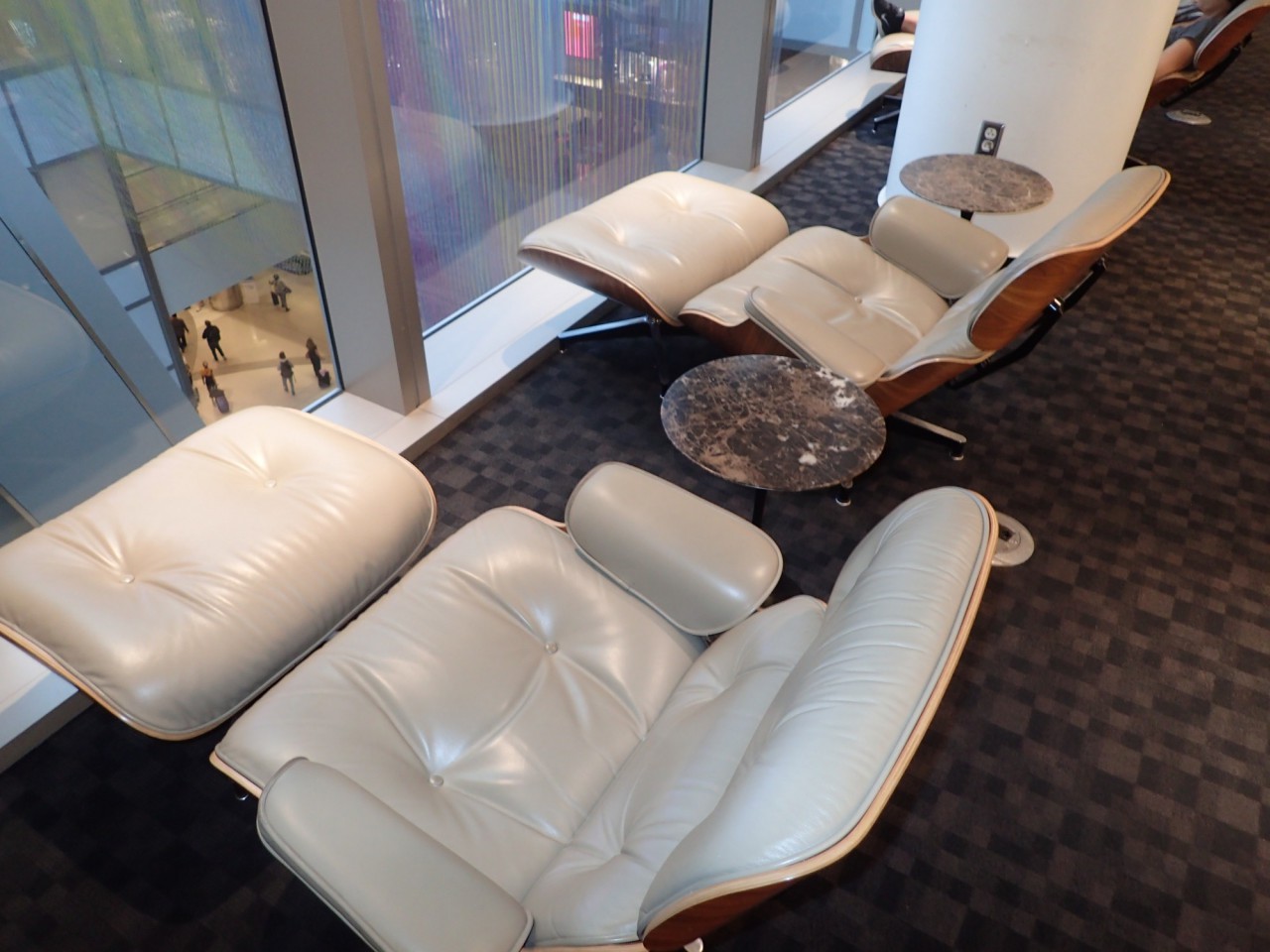 Loungers, Oneworld Business Lounge LAX TBIT Review