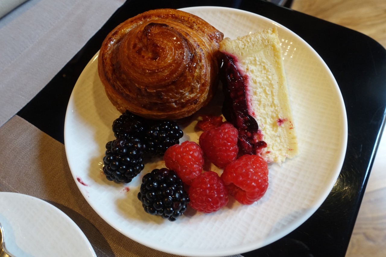 Breakfast Pastries and Berries, Mandarin Oriental Milan Review