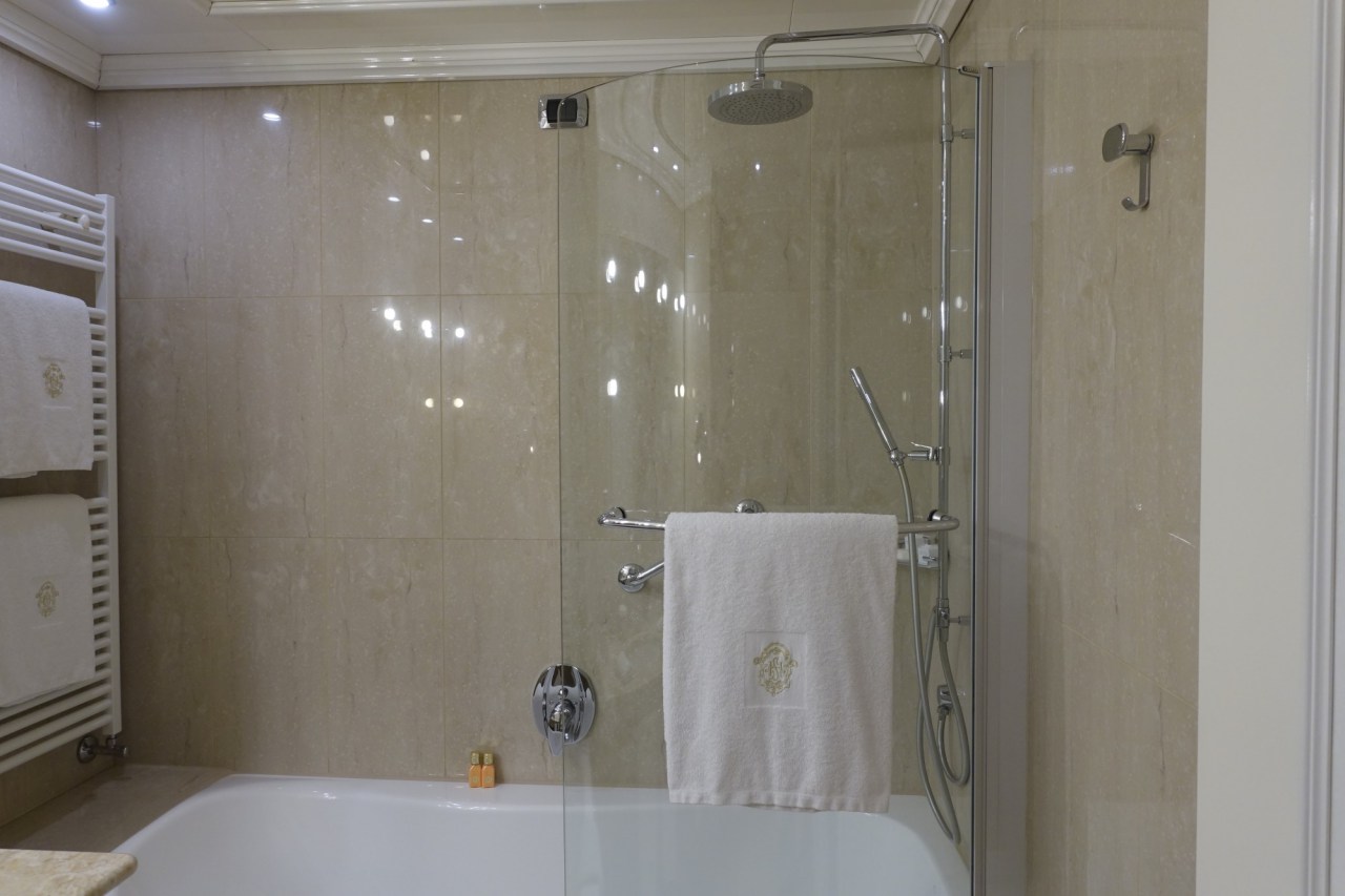 Bathtub Shower Combo, Hotel Splendide Royal Lugano  Review