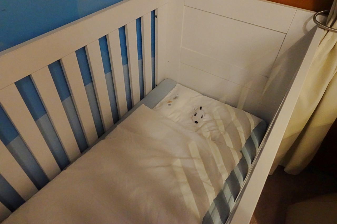 Crib in Kids' Playroom, Lufthansa First Class Terminal, FRA Review
