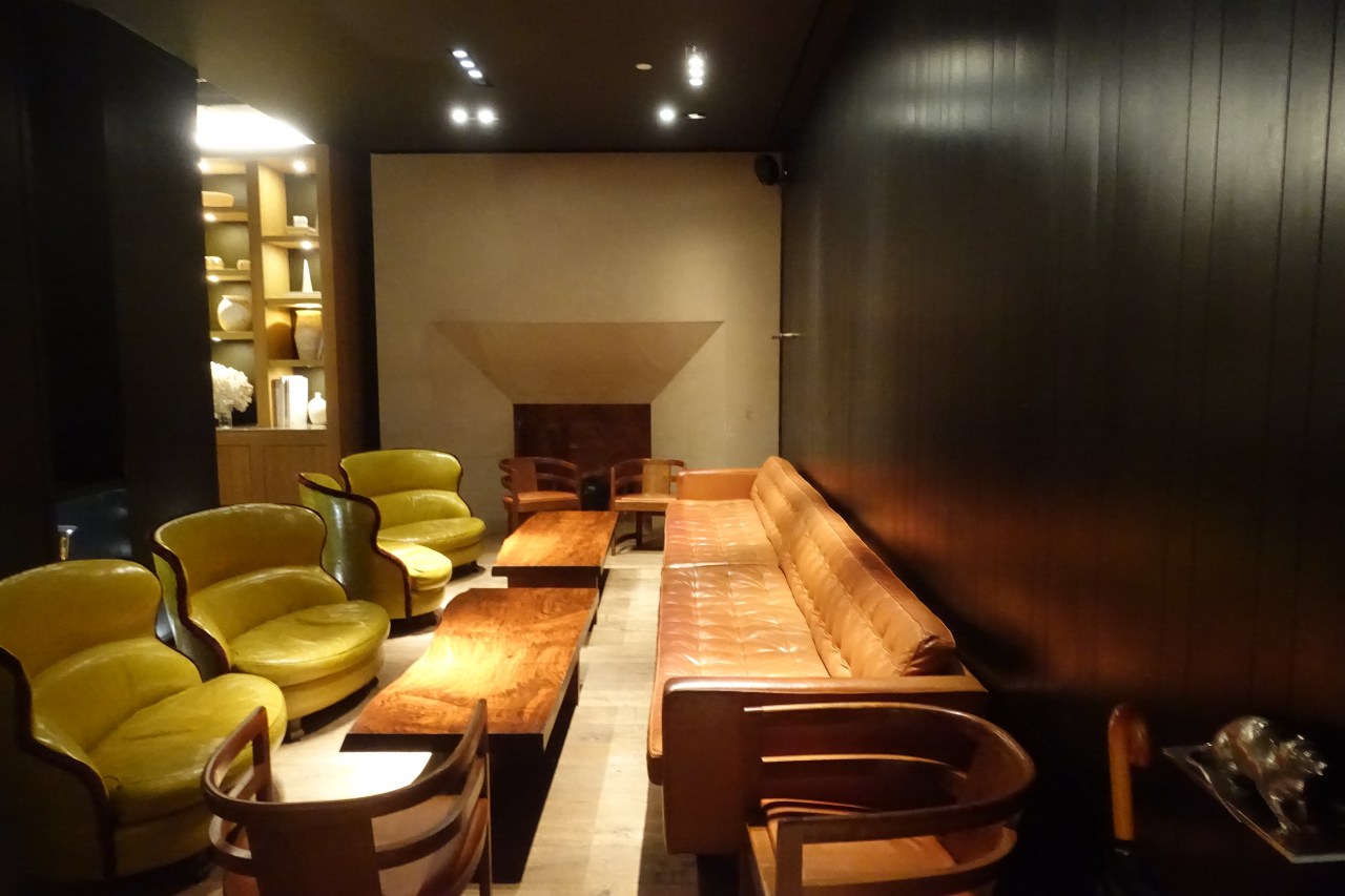 The Bar Downstairs and Kitchen Seating Near Entrance, Andaz 5th Avenue Dining Review