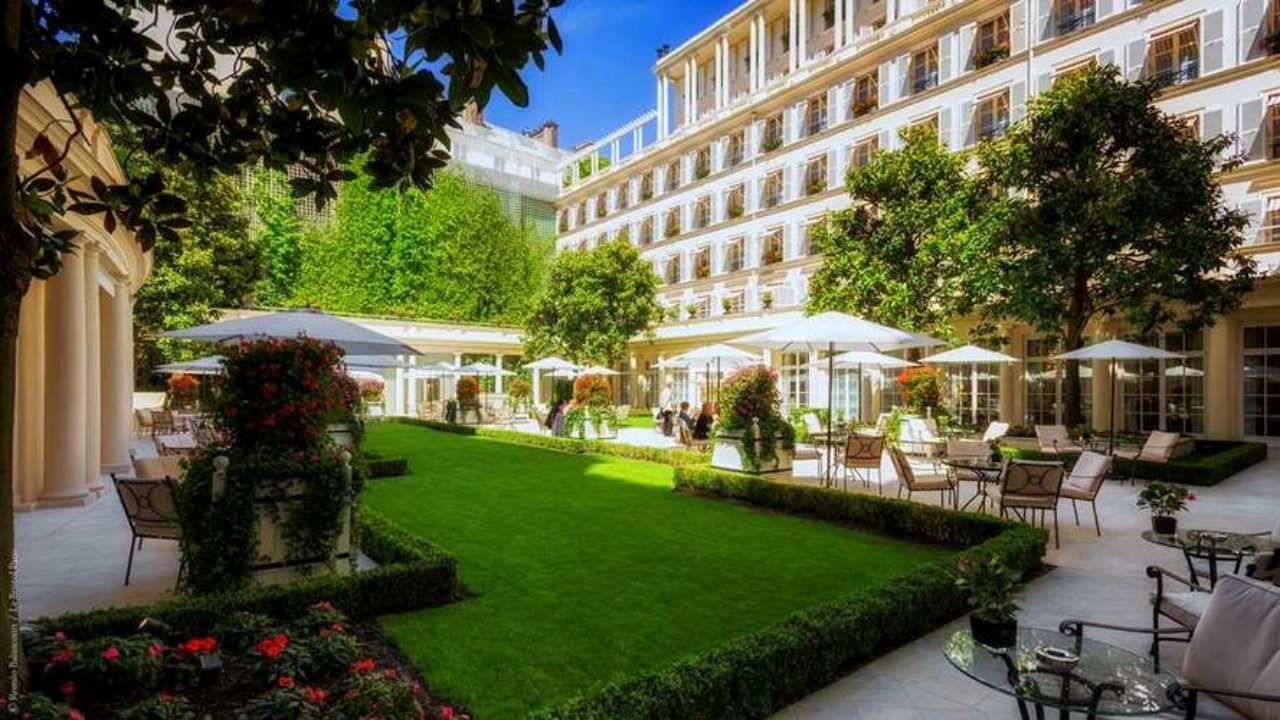 Le Bristol Paris: 4th Night Free and Double Upgrade