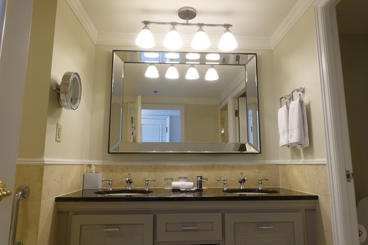 Ritz-Carlton Grand Cayman Review: Bathroom