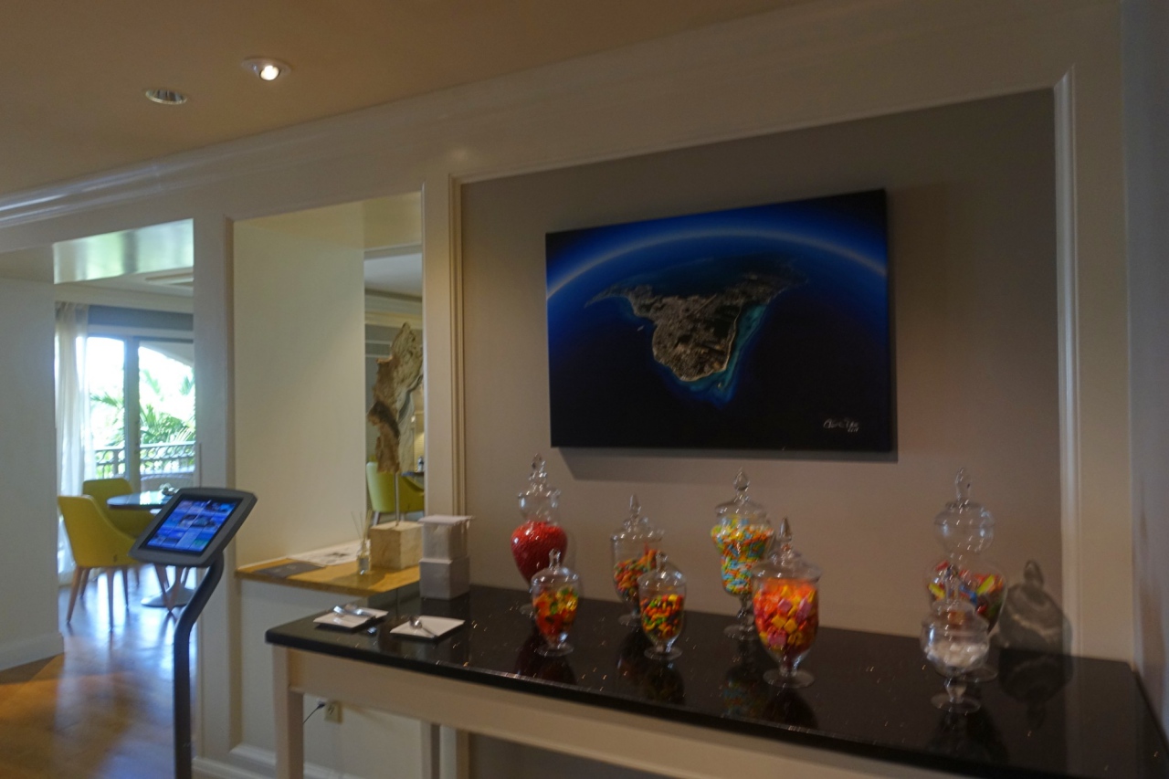 Candy Jars by Entrance, Ritz-Carlton Grand Cayman Club Lounge Review
