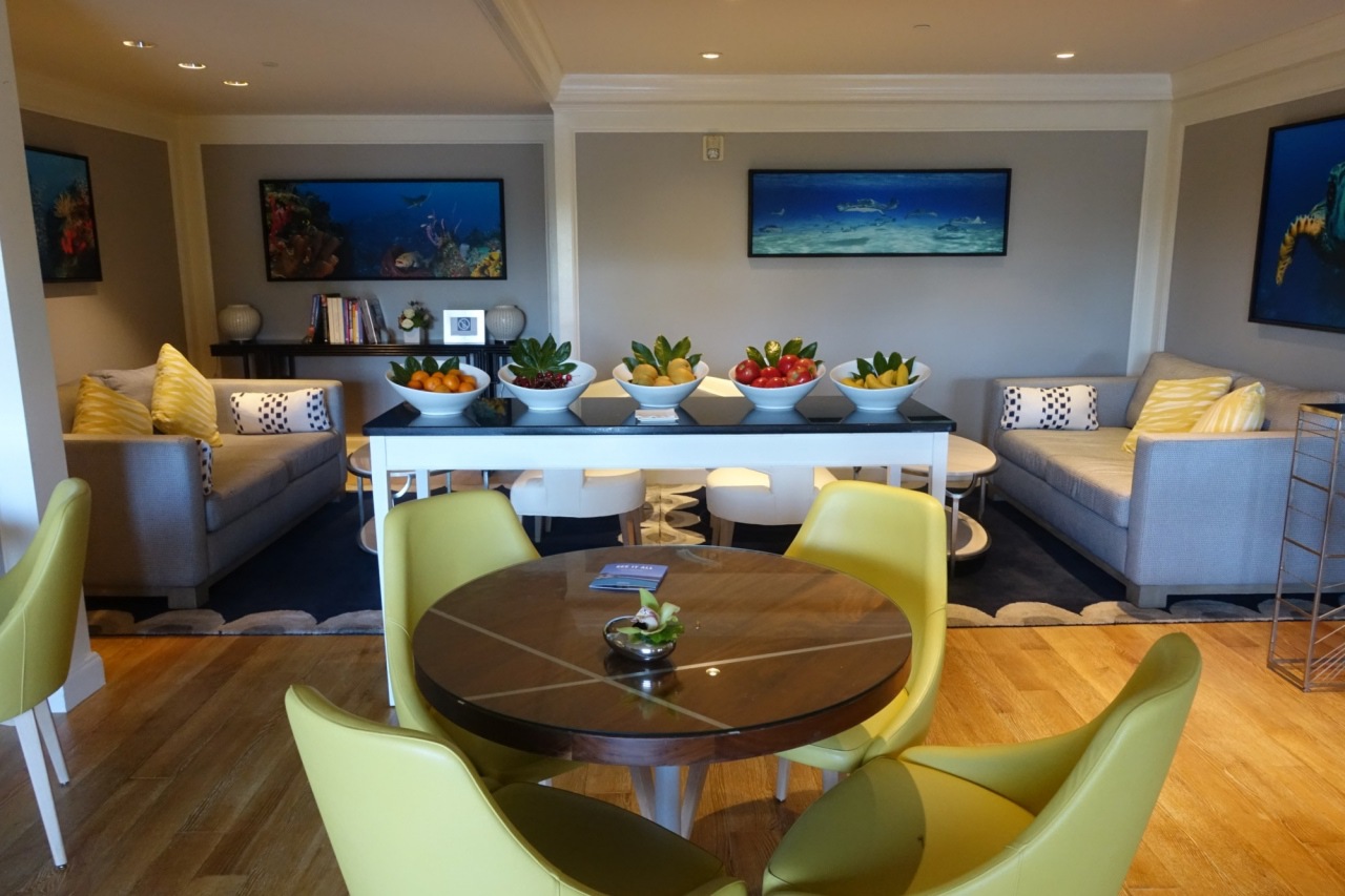 Ritz-Carlton Grand Cayman Club Lounge Review