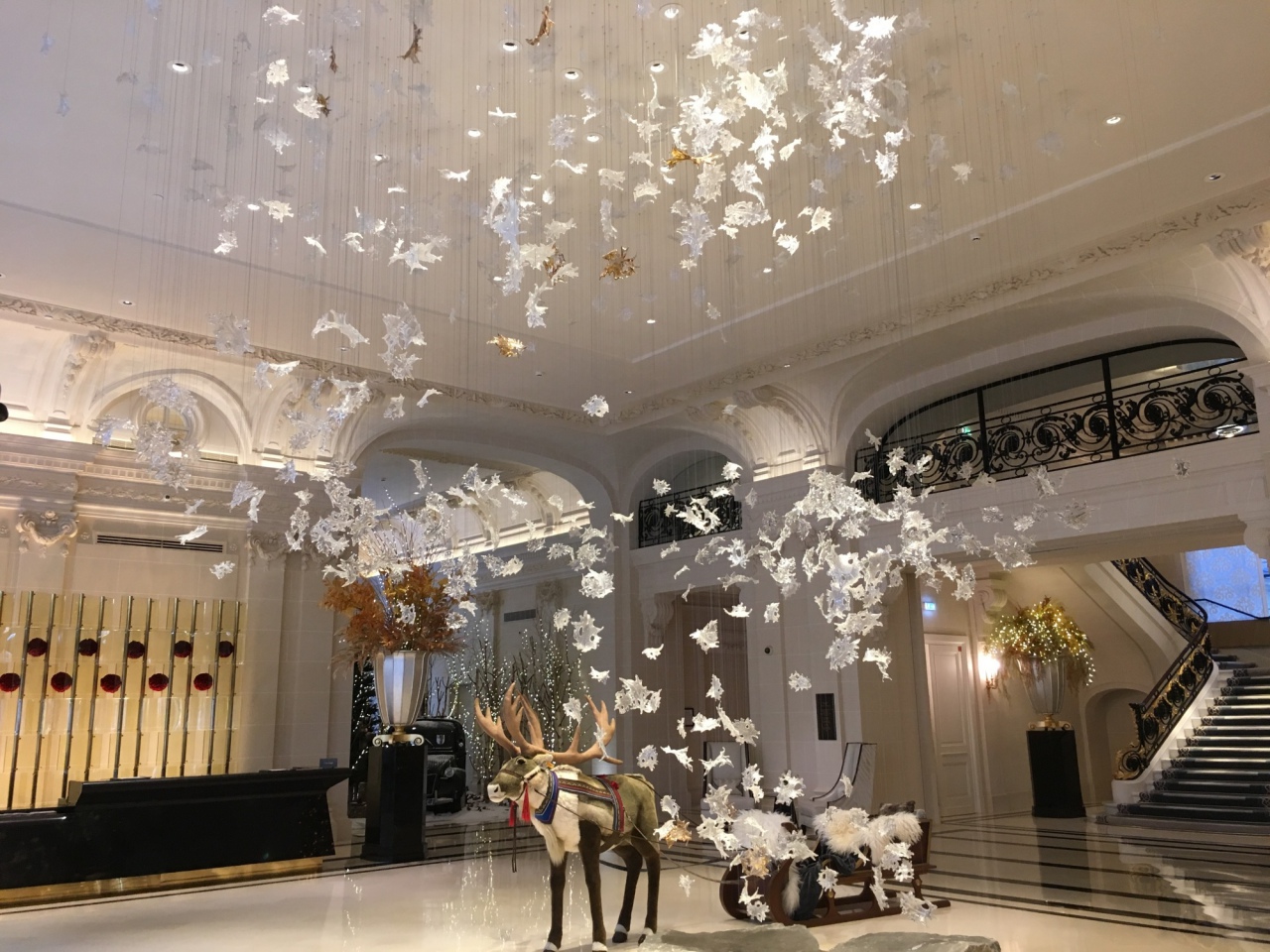 The Peninsula Paris Review-Lasvit Glass Sculpture in Reception Lobby