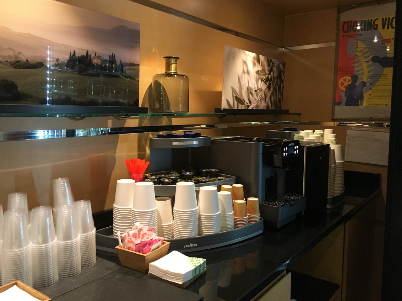 Alitalia Lounge JFK Review: Coffee and Tea