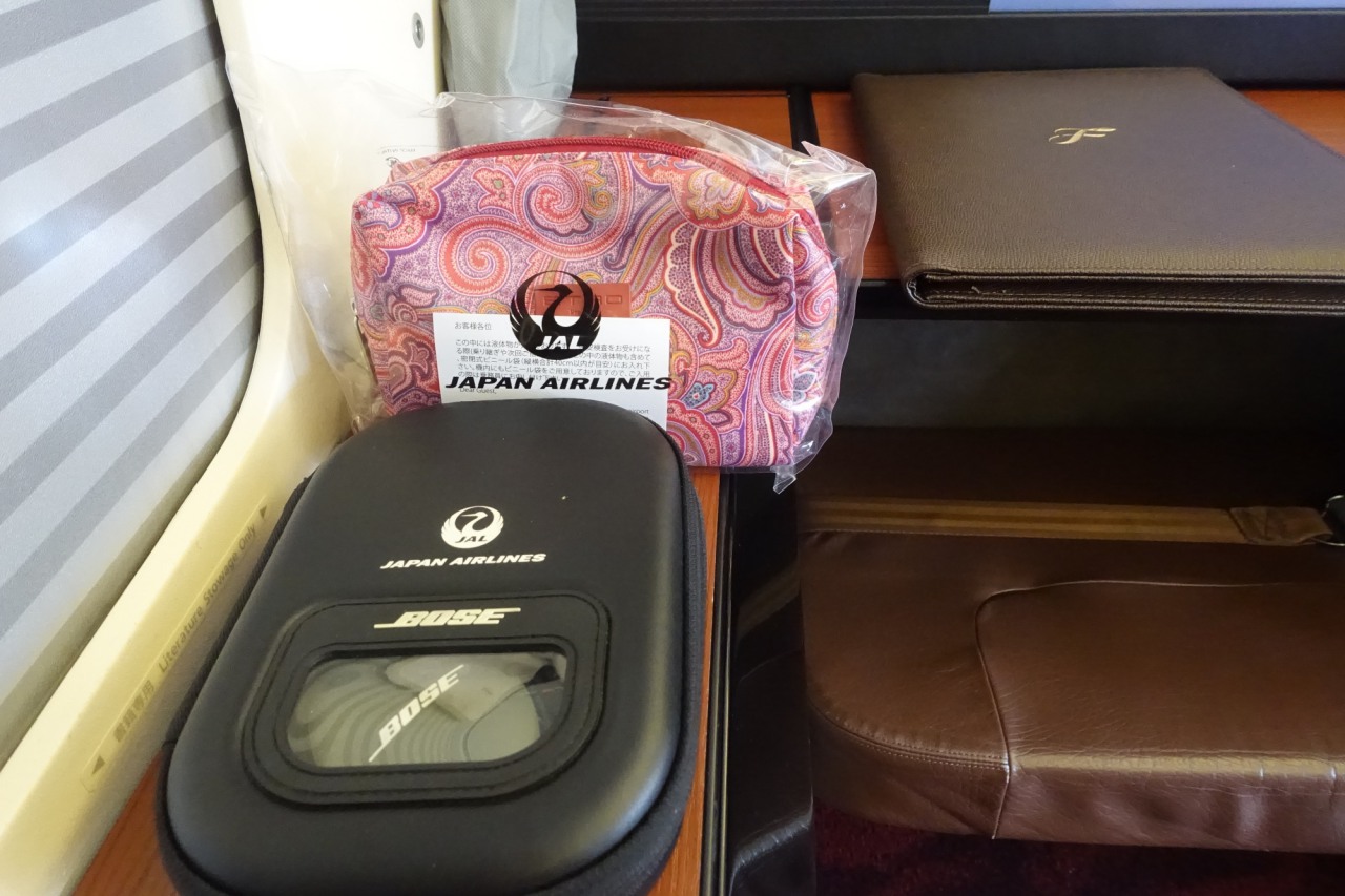 JAL First Class Review: Bose Noise Cancelling Headphones and Etro Amenity Kit