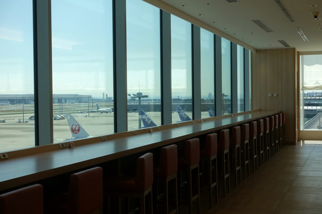 JAL Sakura Lounge Skyview Tokyo Haneda 