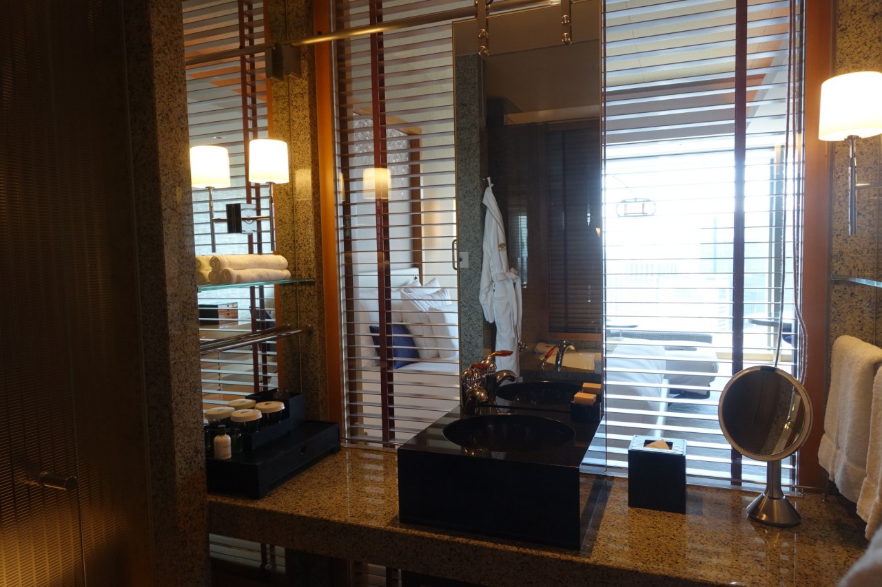 Mandarin Grand Bathroom, Mandarin Oriental Tokyo Review