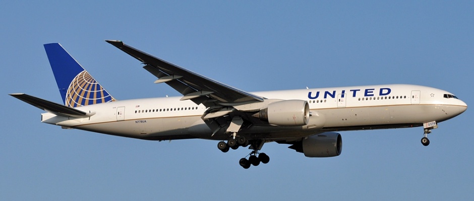 United and American Airlines to Ban Passengers Who Refuse Face Masks
