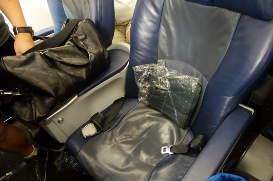 How to Buy Second Airplane Seat on U.S. Airlines