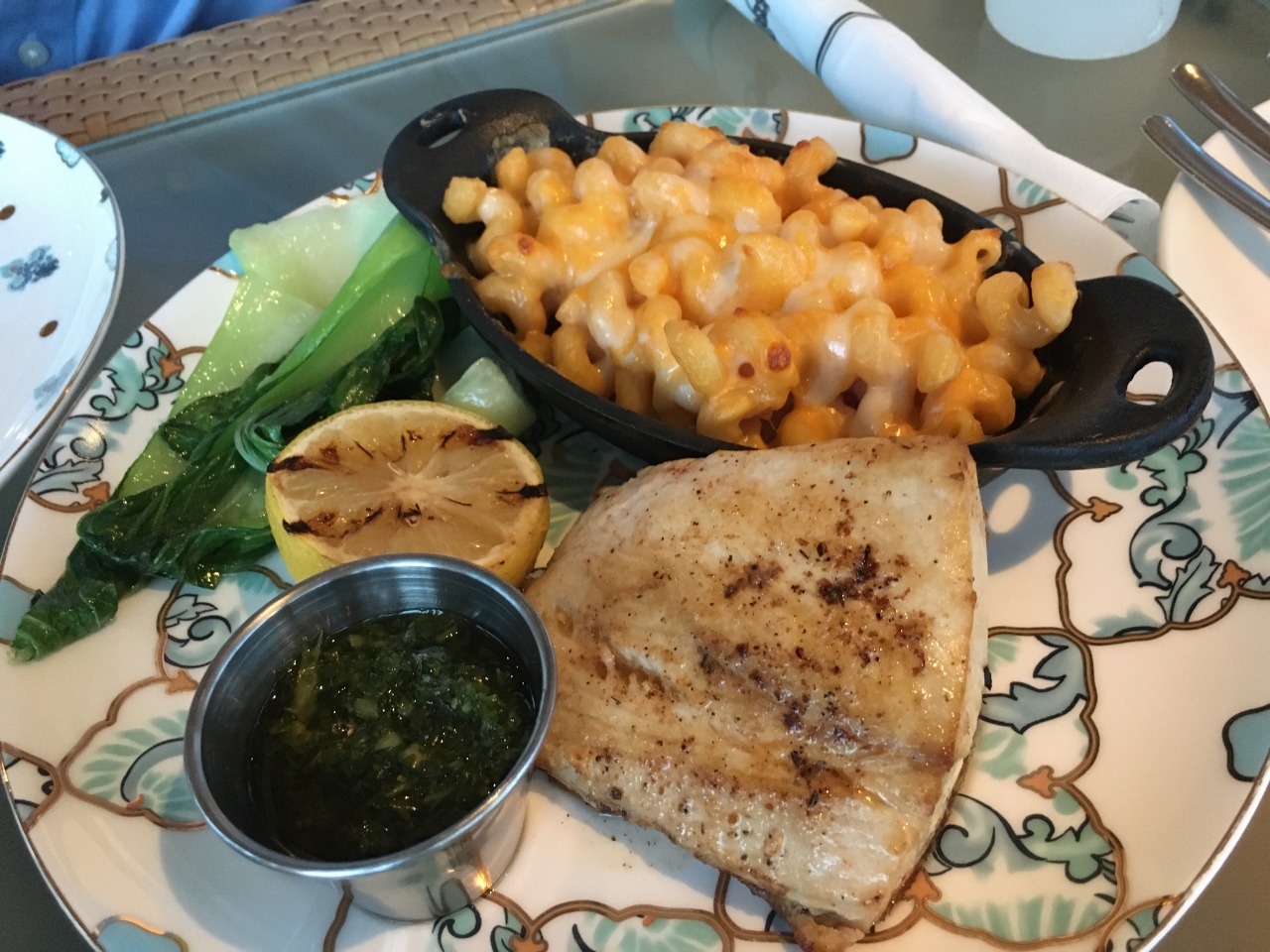 1609 Restaurant Bermuda: Fresh Bonito with Mac and Cheese and Bok Choy