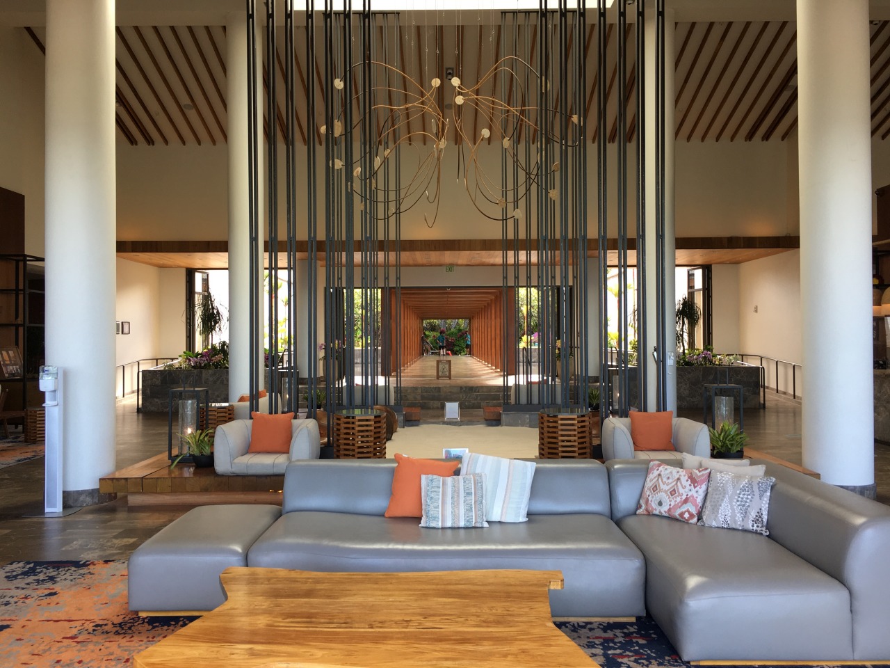 Guess Tropical Resort: Open Air Lobby
