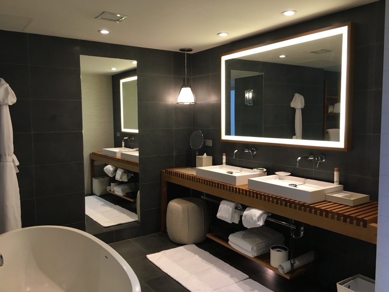 Suite Bathroom