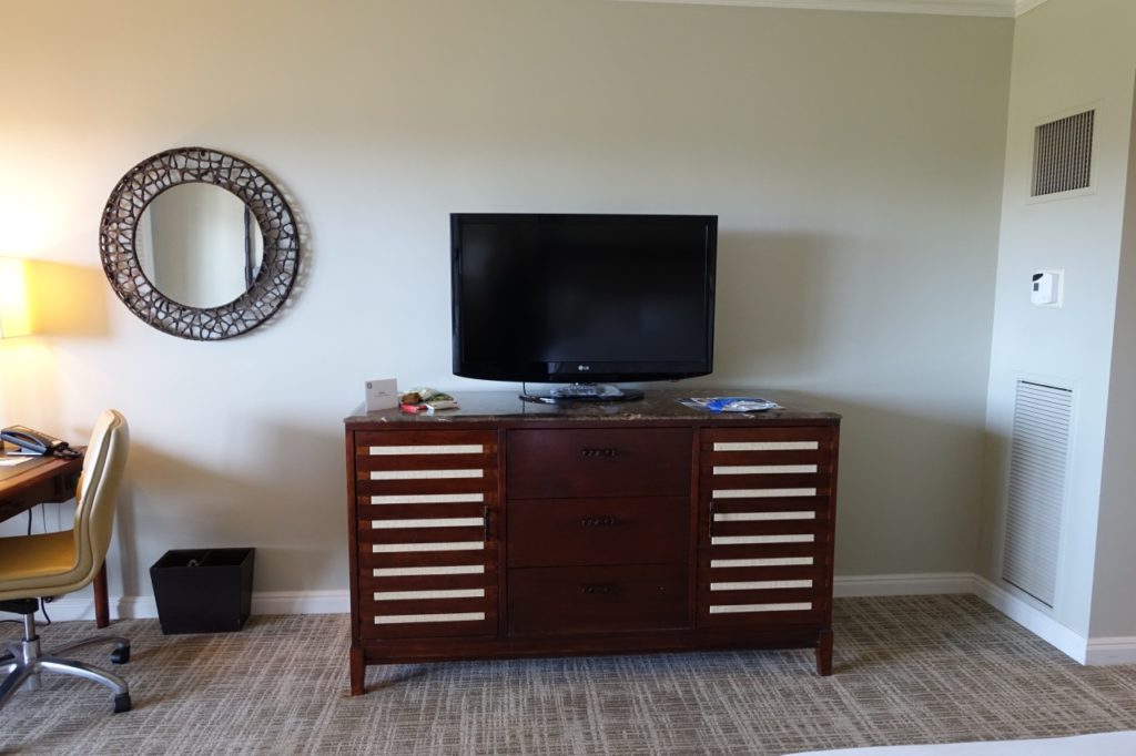 Flatscreen TV and Desk, Fairmont Orchid Review