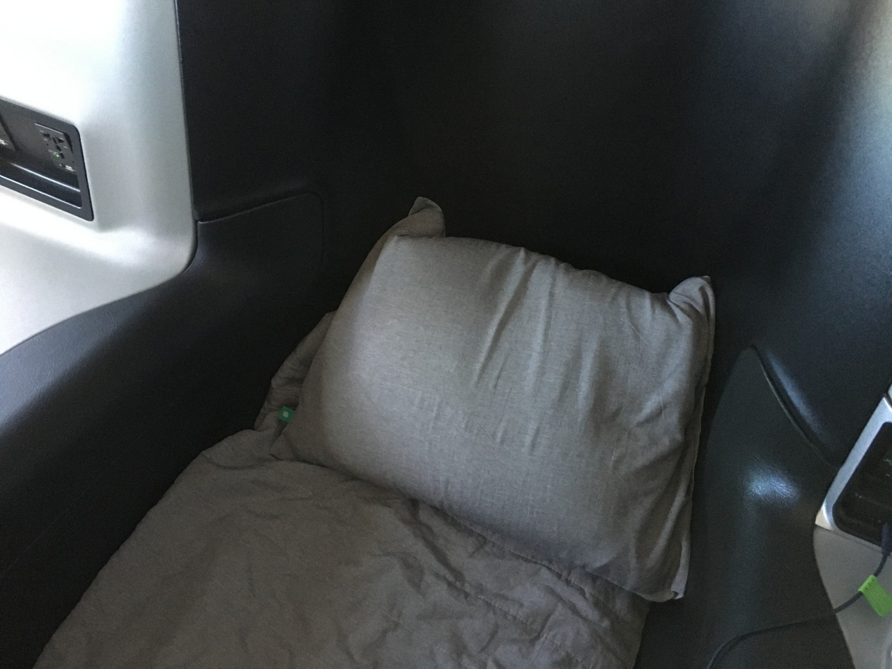 JetBlue Mint: Pillow and Duvet from Tuft & Needle