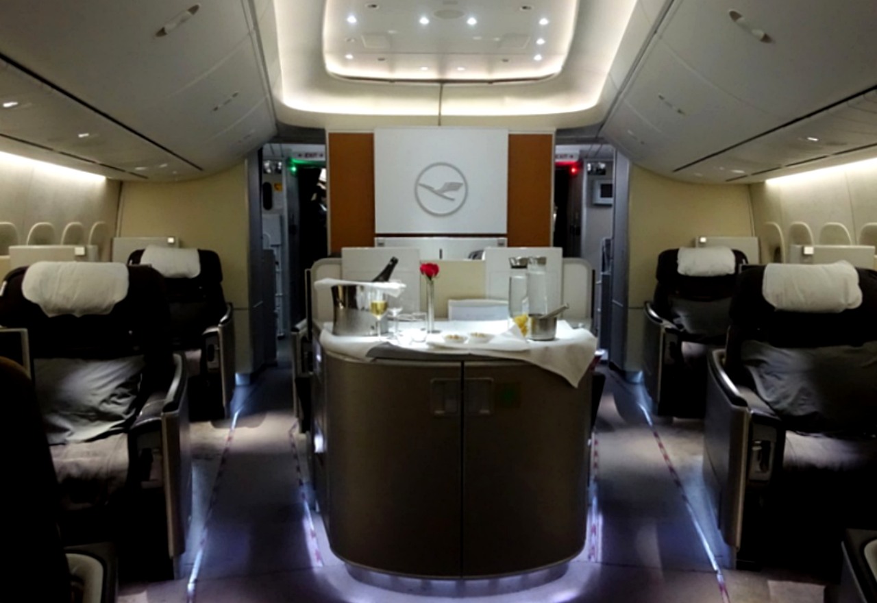 Book Lufthansa First Class 747-8 ORD-FRA Award Seats with United Miles 30 Days in Advance