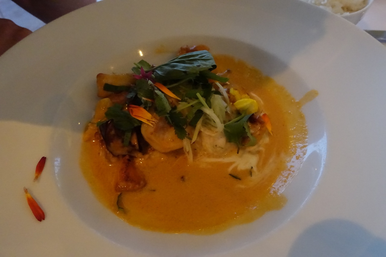 Pineapple Coconut Red Curry, Spago Maui Review