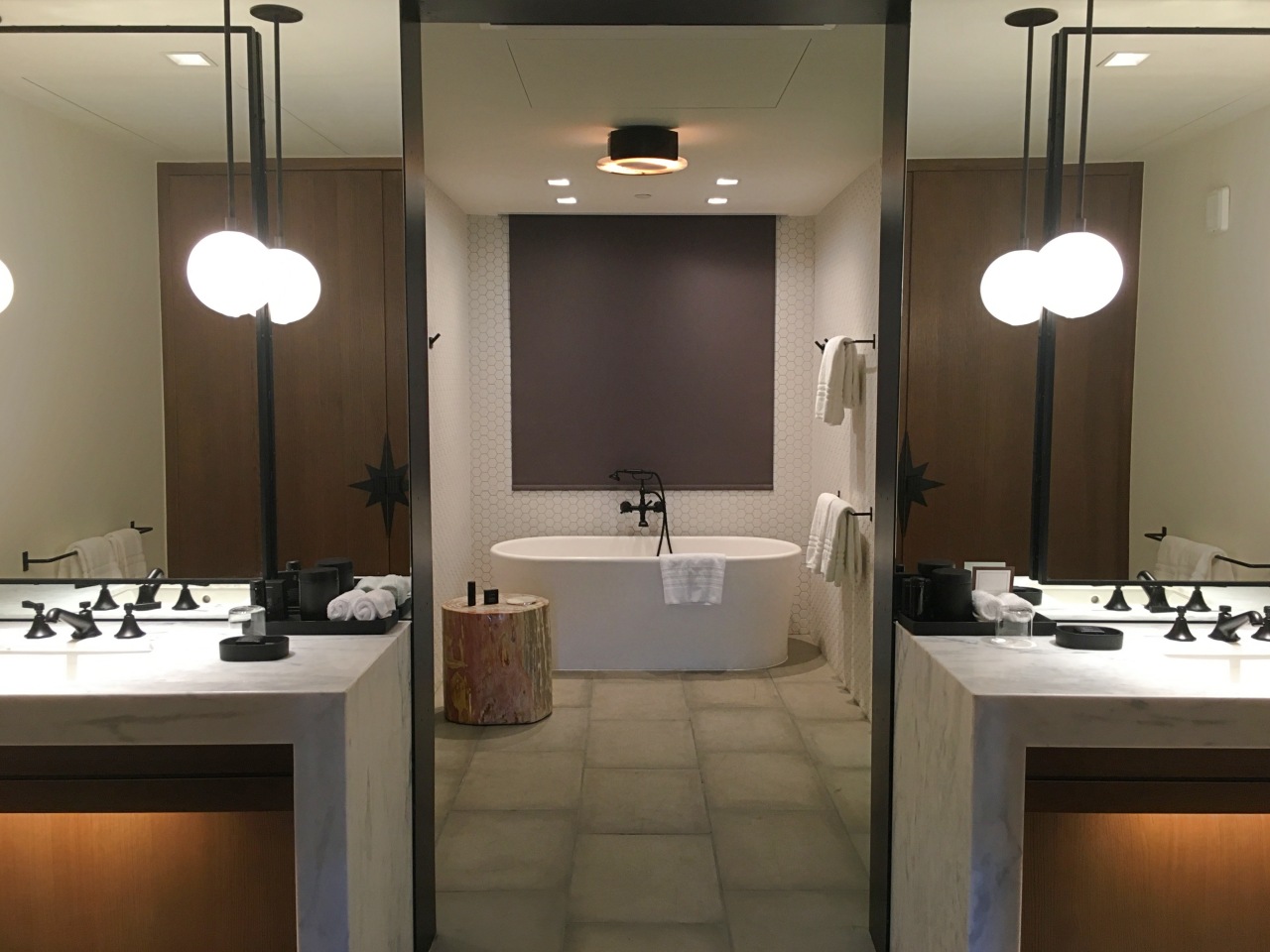 Guess the Luxury Resort: Suite Bathroom